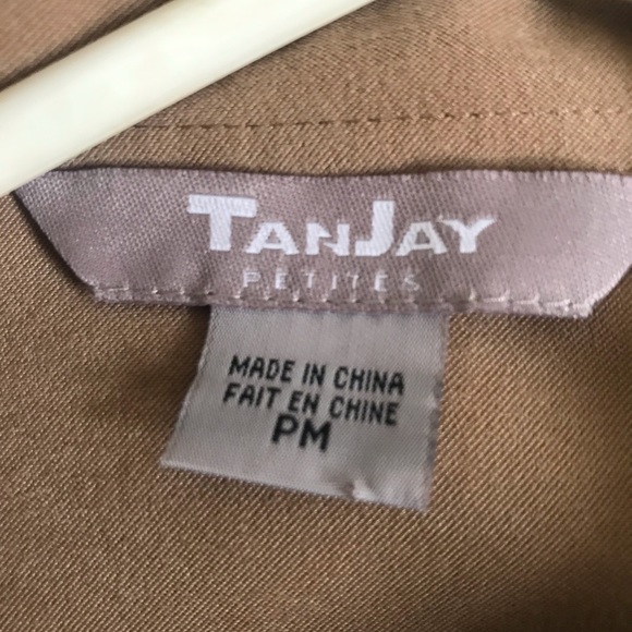 Beautiful bird embroidery on tan buttondown tanjay - Picture 3 of 8